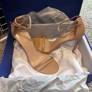 Stuart Weitzman nudistsong